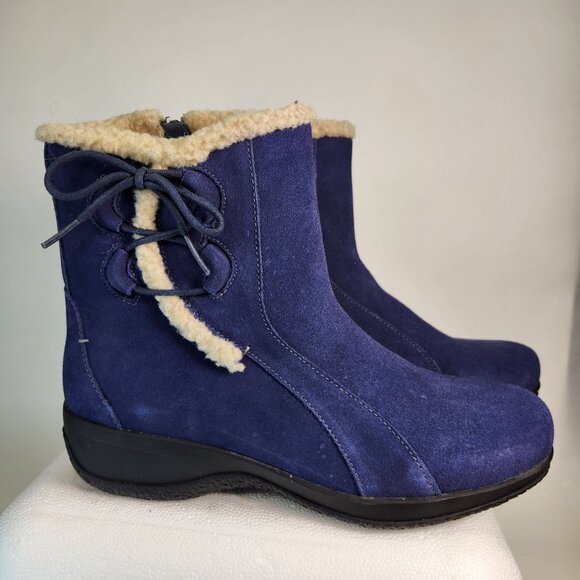 Brand new in box, Clarks Bendable, Navy blue suede, side zip. Sz 7.5 - Picture 5 of 8